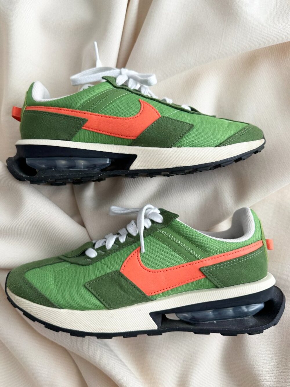 Nike Air Max Pre-Day in Chlorophyll/Camellia-treeline, size 7 Mens (8.5 womens)